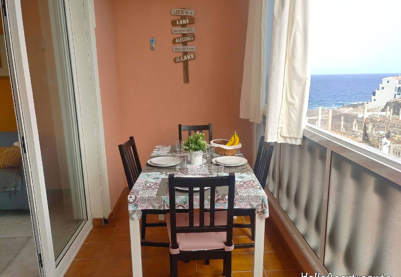 Apartamento en Arona - Sea Front Costa Sol by HelloApartments