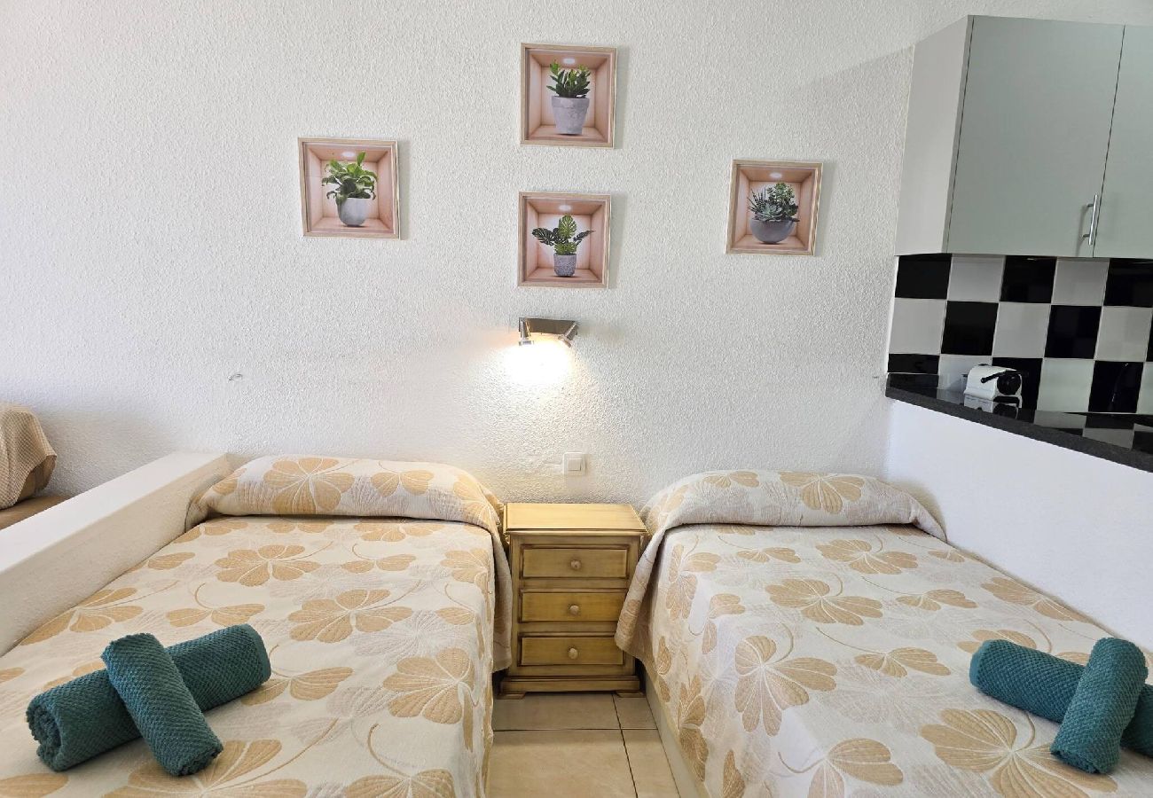 Studio à Costa Adeje - Balcon, vue mer, WiFi, A/C, piscine, 100 mts. de la plage