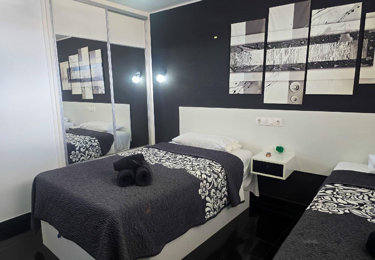 Apartamento em Adeje - Sunset in Los Geranios by HelloApartments