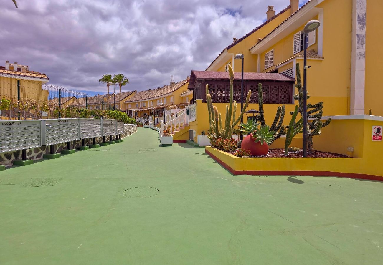 Terraced House in Arona - Casa Nonna by HelloApartments