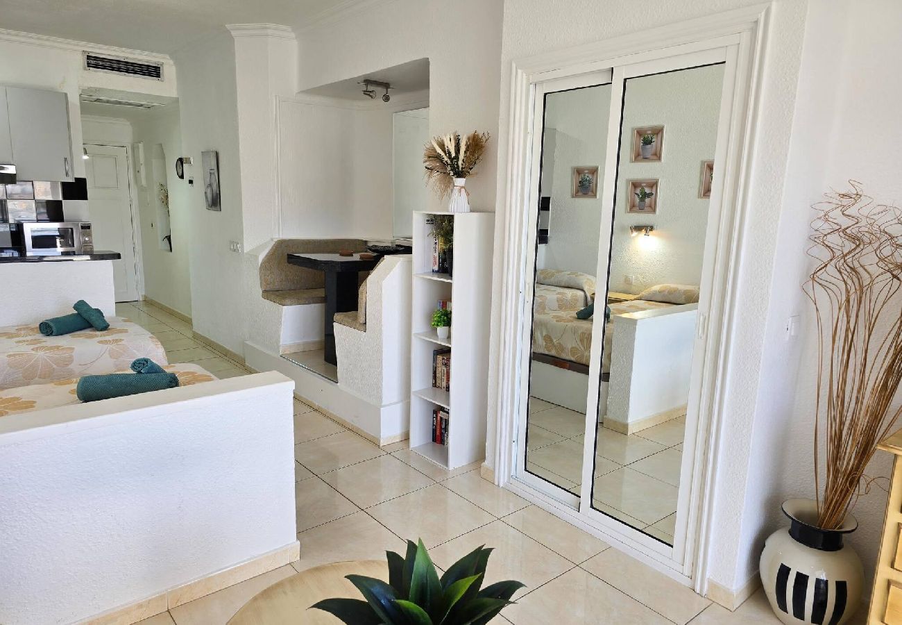 Studio in Costa Adeje - Balcony, sea view, WiFi, A/C, pool, 100 mts. from the beach