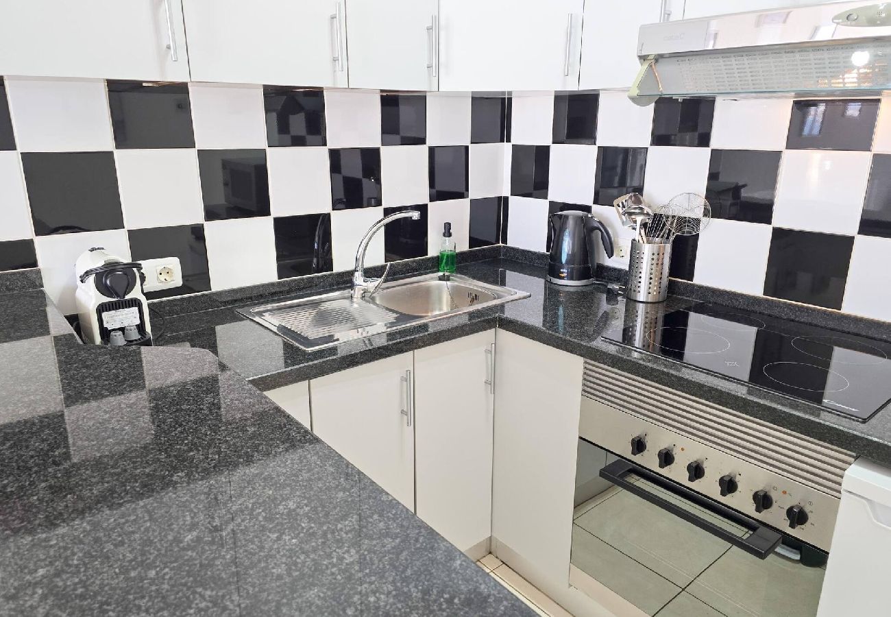 Studio in Costa Adeje - Balcony, sea view, WiFi, A/C, pool, 100 mts. from the beach